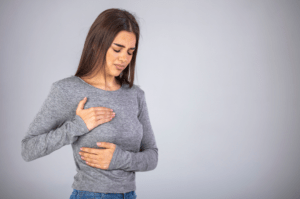 Adet öncesi meme ağrılarının görülmesi normal mi?